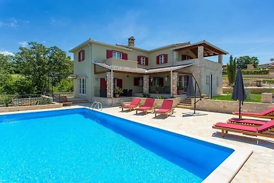 Villa in Montižana mit Schwimmbecken