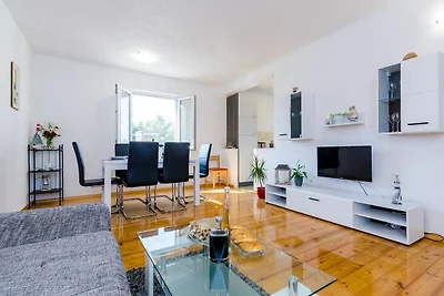 Apartment &  Rooms Maždin - One Bedroom Apart...