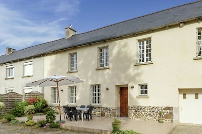 Einladendes Ferienhaus mit Garten