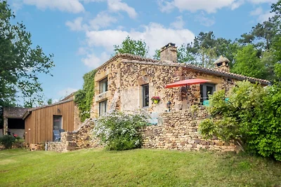 Ferienhaus in Mazeyrolles mit Garten