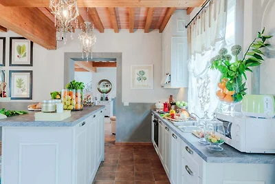 Villa a Lucca con Jacuzzi e Vigneti