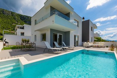 Modern holiday home in Grizane with swimming...