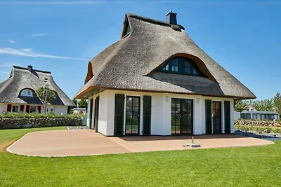 Reetdachhaus in Fuhlendorf mit Sauna nahe...