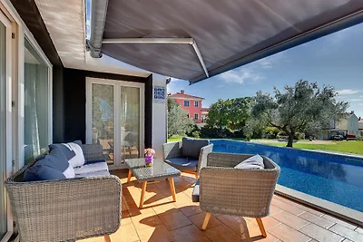 Villa in Rovinjsko Selo mit Pool