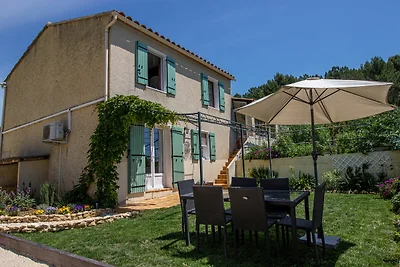 Ferienhaus mit Gemeinschaftspool in Luberon
