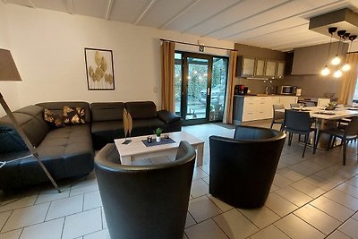 Schönes Ferienhaus mit Sauna und Whirlpool