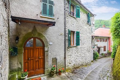 Gemütliches Ferienhaus in Equi Terme mit...