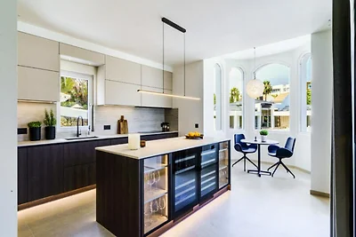 Villa in Nueva Andalucía mit beheiztem Pool