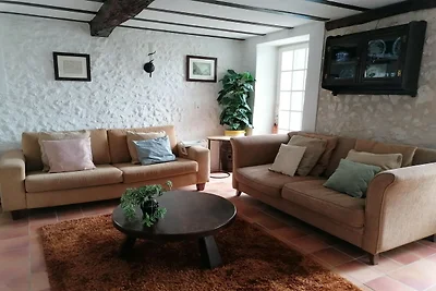 Geräumiges Ferienhaus mit Pool in Lusignac