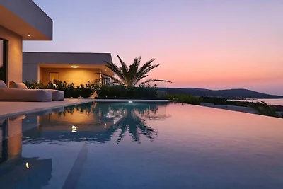 Villa in Tkon mit Schwimmbecken
