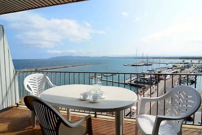 Apartment in Estartit near sea beach