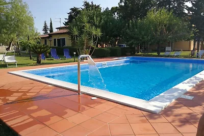 Erholsame Villa in Albanella mit Whirlpool