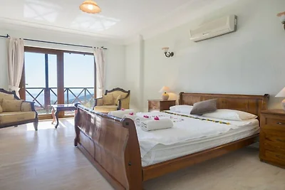 Villa in Kalkan mit Schwimmbecken