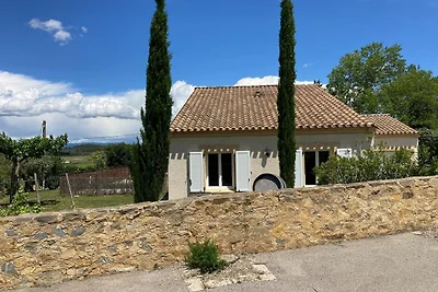 Confortevole villa con jacuzzi