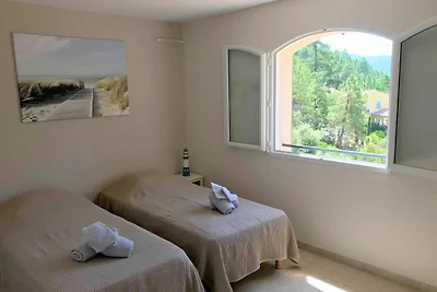 Villa a Le Plan-de-la-Tour con piscina