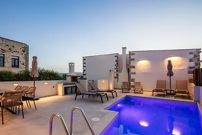 Marvelous new luxury villa with heated pool!