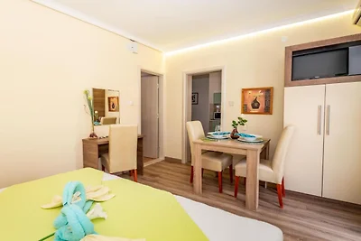 Villa Goldfield - Studio Apartment with Sea V...