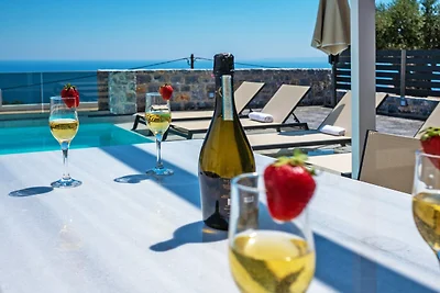 Villa a Sellia con piscina e vista mare