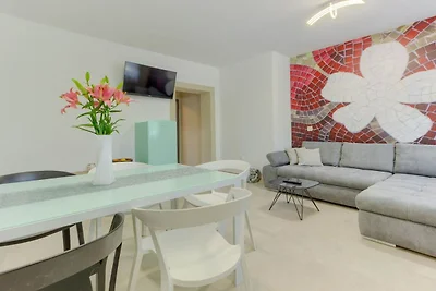 Majestic Kastel Stari Apartment with Terrace ...