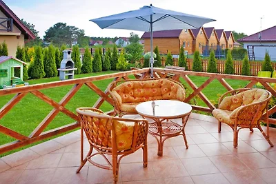 Doppelhaushälfte mit Terrasse und Spielplatz