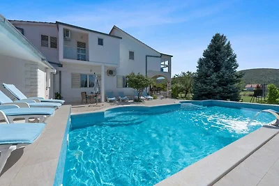 Bella casa vacanze a Neorić con piscina...