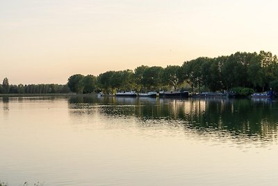 Affascinante casa sul lago per 6 di Belvilla