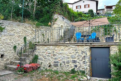 Haus in mittelalterlichem Dorf mit privatem...