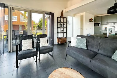 Bestes modernes Haus in der Nähe von Wasser