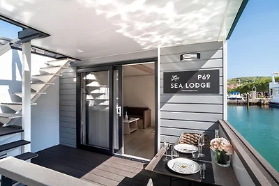 Hausboot mit Terrasse am Meer