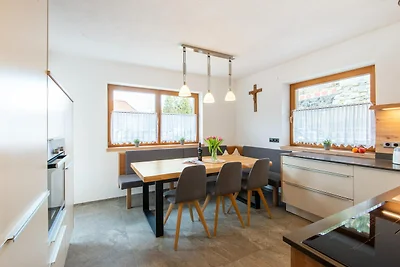 Chalet con terrazza panoramica a Zell am...