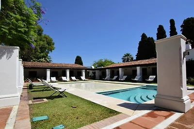 Ruime villa in Marbella met privézwembad