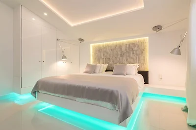 Villa con Jacuzzi, piscina e vista a Tragaki