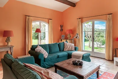 Bella villa vicino a Valbonne con giardino