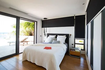 Luxury Seafront Villa with 2 Private Pools