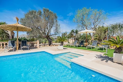 Friedliche Landvilla mit Pool