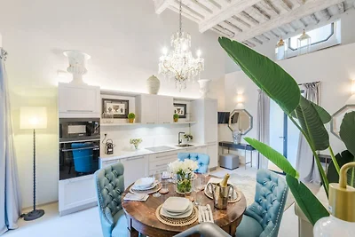 Appartement in Lucca met tuin en zwembad