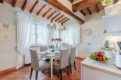 Villa in Monte San Quirico mit Garten