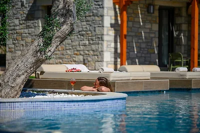 Villa in Prinos mit Pool und Bergblick