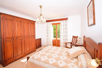 Villa in Campanet met zwembad en barbecue