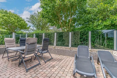 Charmante Villa mit Sauna am Wasser