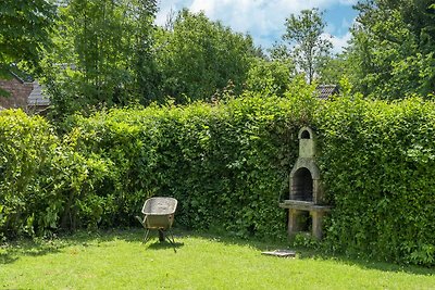 Tranquilla casa vacanze con piscina in comune