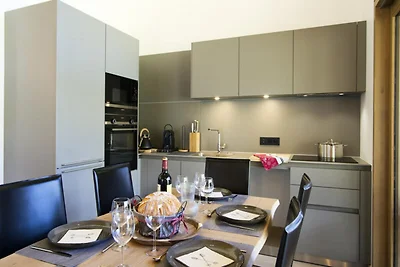 PHOB43 Luminoso appartamento ai piedi delle p...