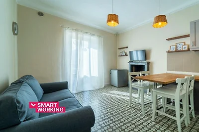 Lotus Apartment with Lakeview