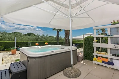 Villa in Sveti Lovrec mit Schwimmbecken