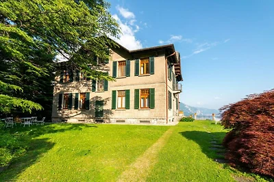 Villa in Civenna mit Balkon und Barbecue