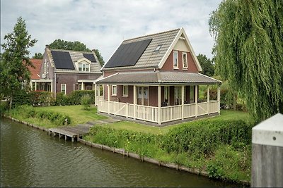 Geräumiges Ferienhaus mit Steg