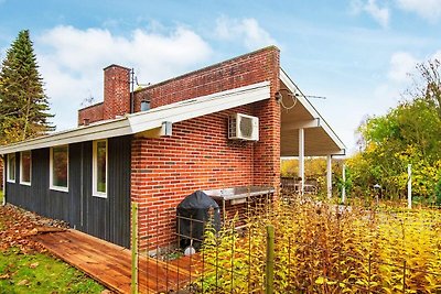 Modernes Ferienhaus in Rønde mit Terrasse