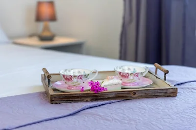 Seaside Getaway Holiday Home with Patio Slati...