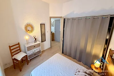 Hub vlakbij de dorpsbeek