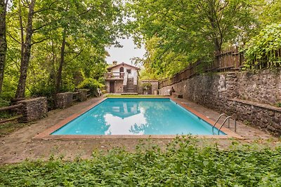 Casa vacanze d'epoca con piscina condivisa